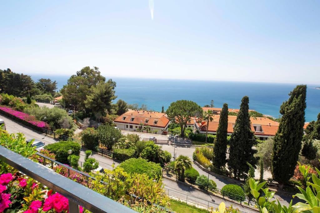 Il Grande Blu - Vista Panoramica Sul Golfo Apartman Ospedaletti Kültér fotó